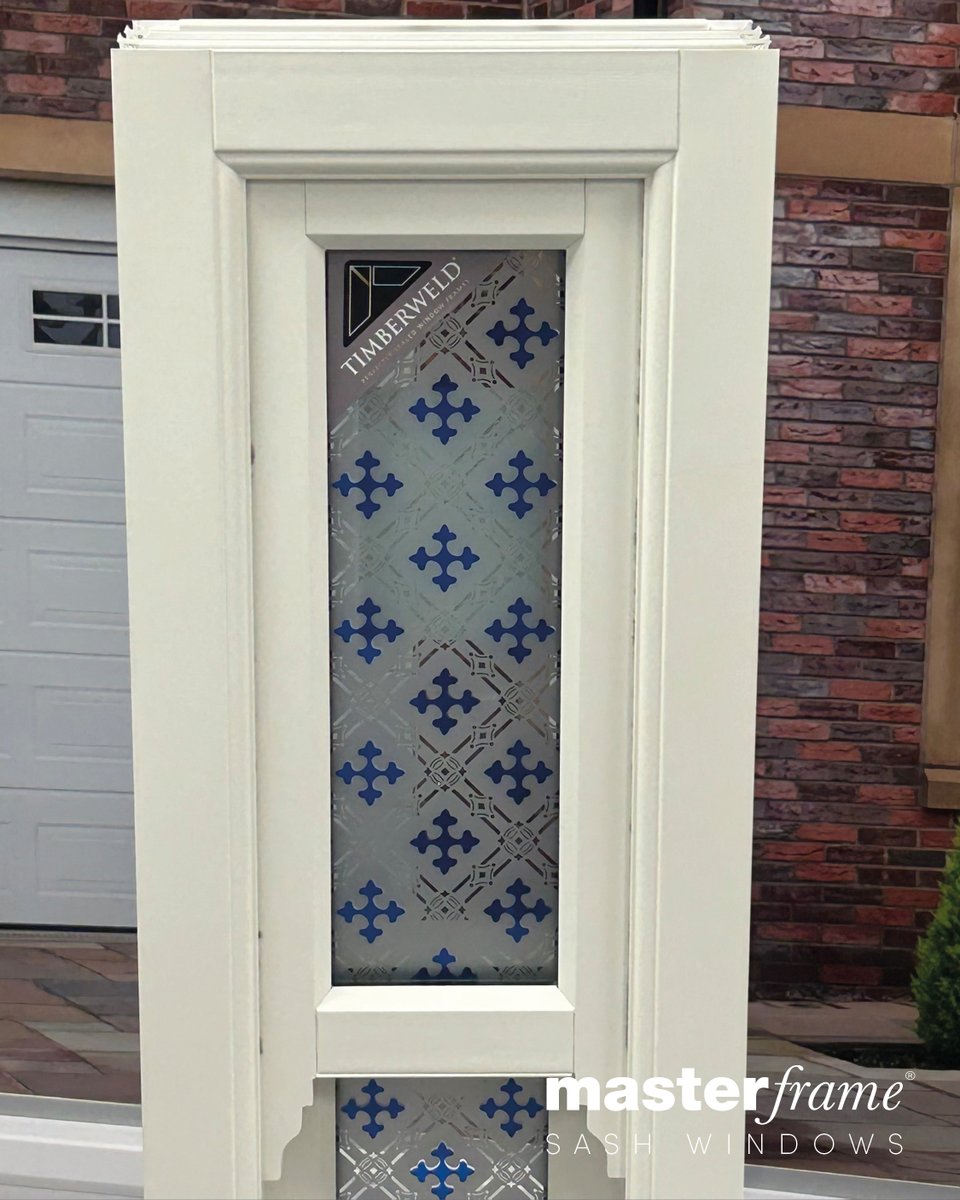 MasterframeSash's tweet image. Now leaving the factory 👌
Authentic sash windows featuring a striking Druid Cross design - clear &amp;amp; blue glass panels for real impact.
White Foil | Timberweld® | Deep bottom rail | Chrome furniture
👉 zurl.co/h8AOV
#SashWindows #TradeWindows #Masterframe