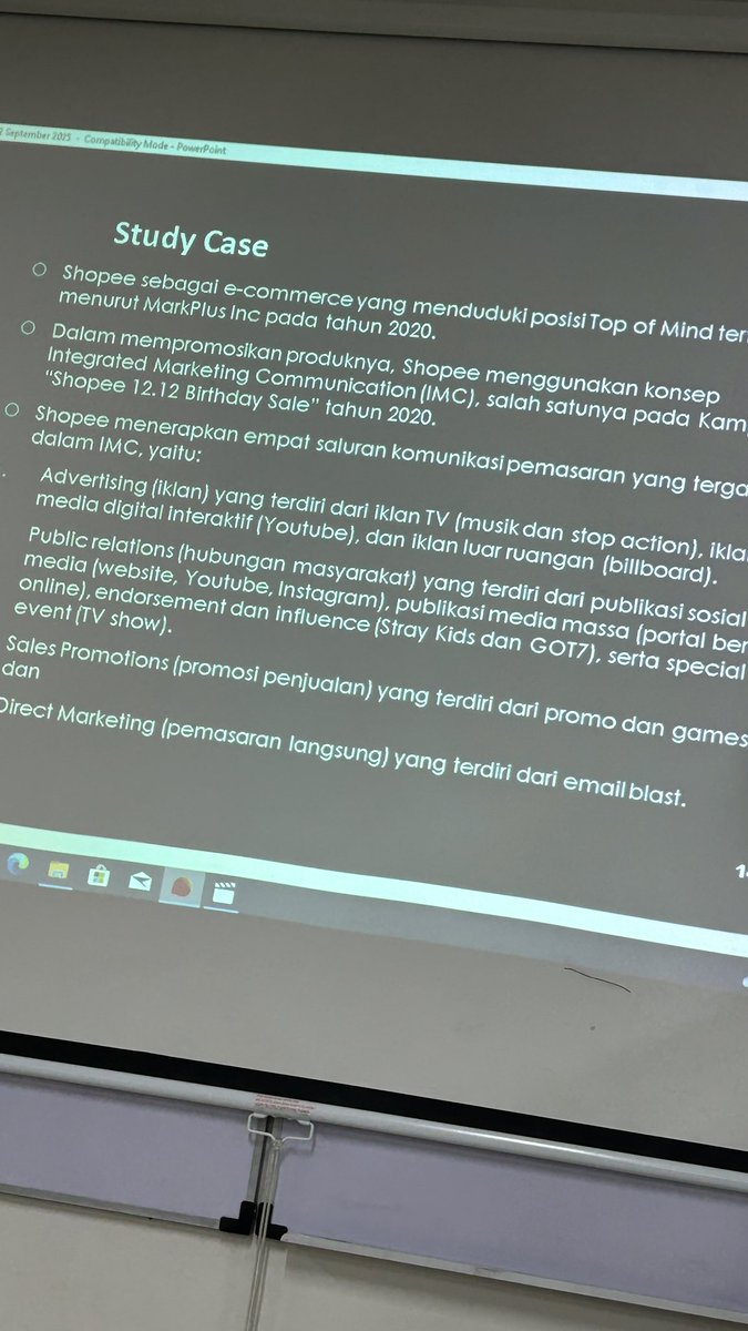 Straykids di mention dosen ku di ppt beliau🥹 terus aku langsung kek shoope 12.12 (nyanyi) terus beliau nanya “mbak nya masih inget?” terus aku kek “PAK SAYA INI STAY GARIS KERAS” WKKWKWK