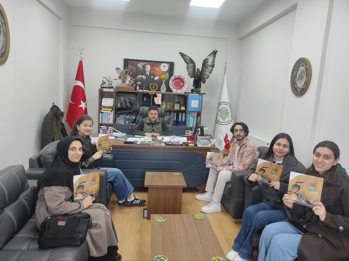 Ahi Evran Üniversitesi Eğitim Fakültesi Sınıf Öğretmenliği Bölümü öğrencileri, 3 Mart Dünya Yaban Hayvanları Günü kapsamında Müdürlüğümüzü ziyaret etti.

Müdürümüz Hasan Tezer ve öğrencilerle birlikte yaban hayvanları hakkında mini bir söyleşi gerçekleştirdik.