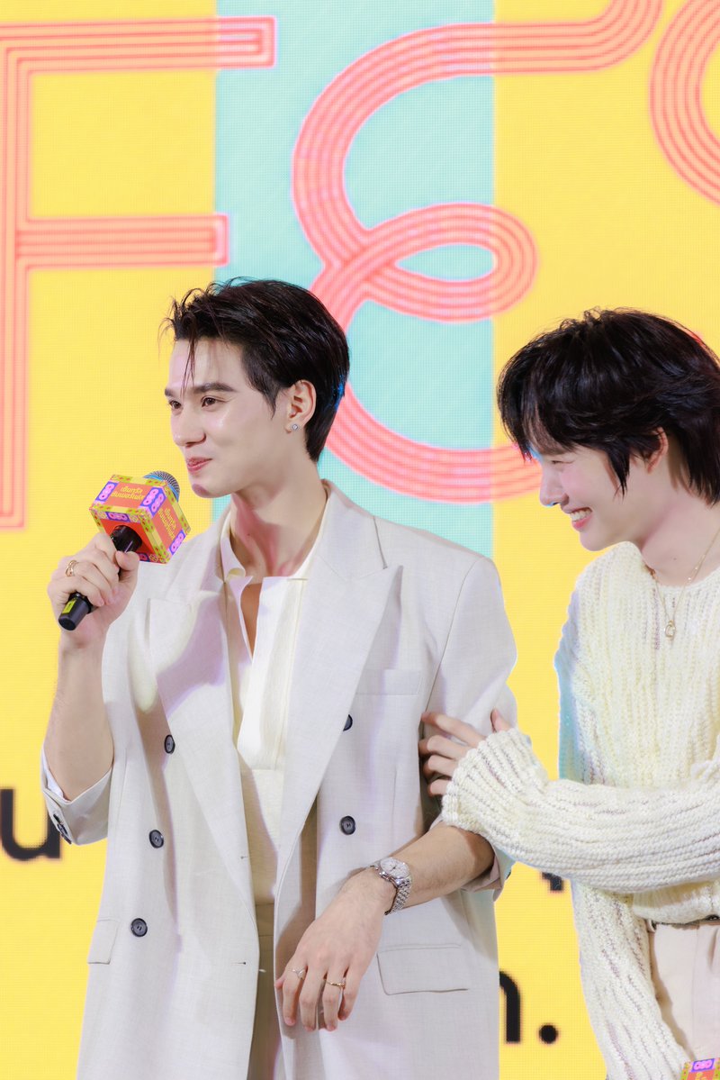 ติดเขินนิดหน่อย 🤭

#CentralPattanaXKengNamping #CentralPattanaXTleFirstOne #SummerFestAtCentral #CentralPattana #KengNamping #TleFirstOne