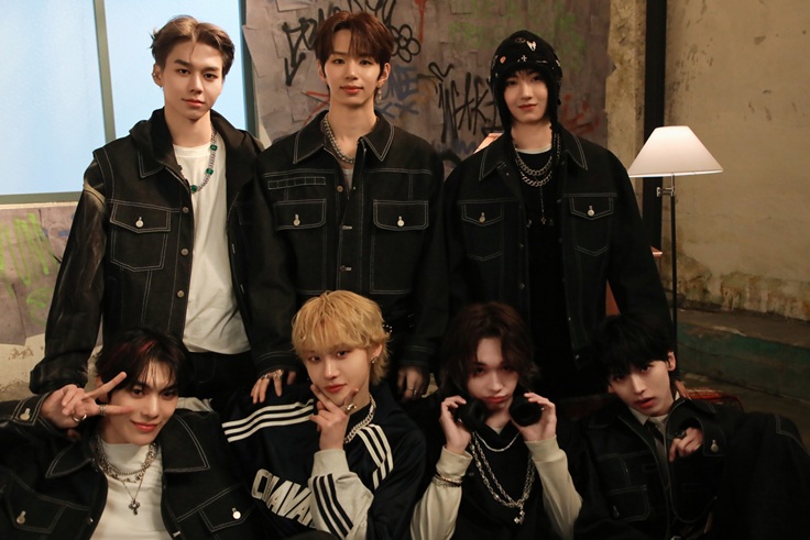 TUNEXX_official's tweet photo. TUNEXX (튜넥스) '내가 살아있다는 증거 자켓 촬영 비하인드

➩ https://t.co/x0uS6KeKVZ

#TUNEXX #튜넥스
#SET_BY_US_ONLY
#내가_살아있다는_증거 https://t.co/qDh9hLCccj