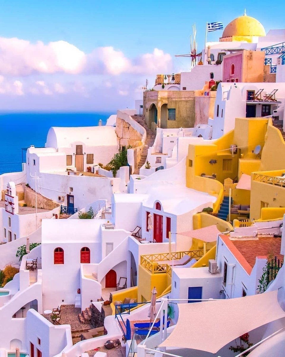 GreekPictures's tweet image. Built on volcanic cliffs, bathed in Mediterranean light, #Santorini turns architecture into poetry. 🇬🇷
📷 delafuentecam