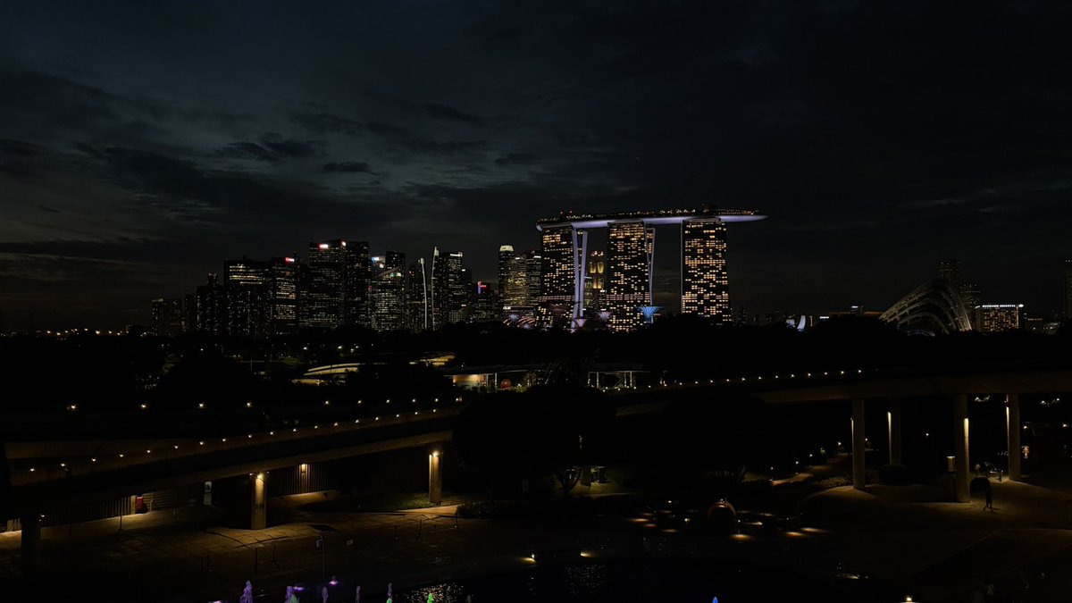DDepic__'s tweet photo. #singapore https://t.co/Le0iCxkymD