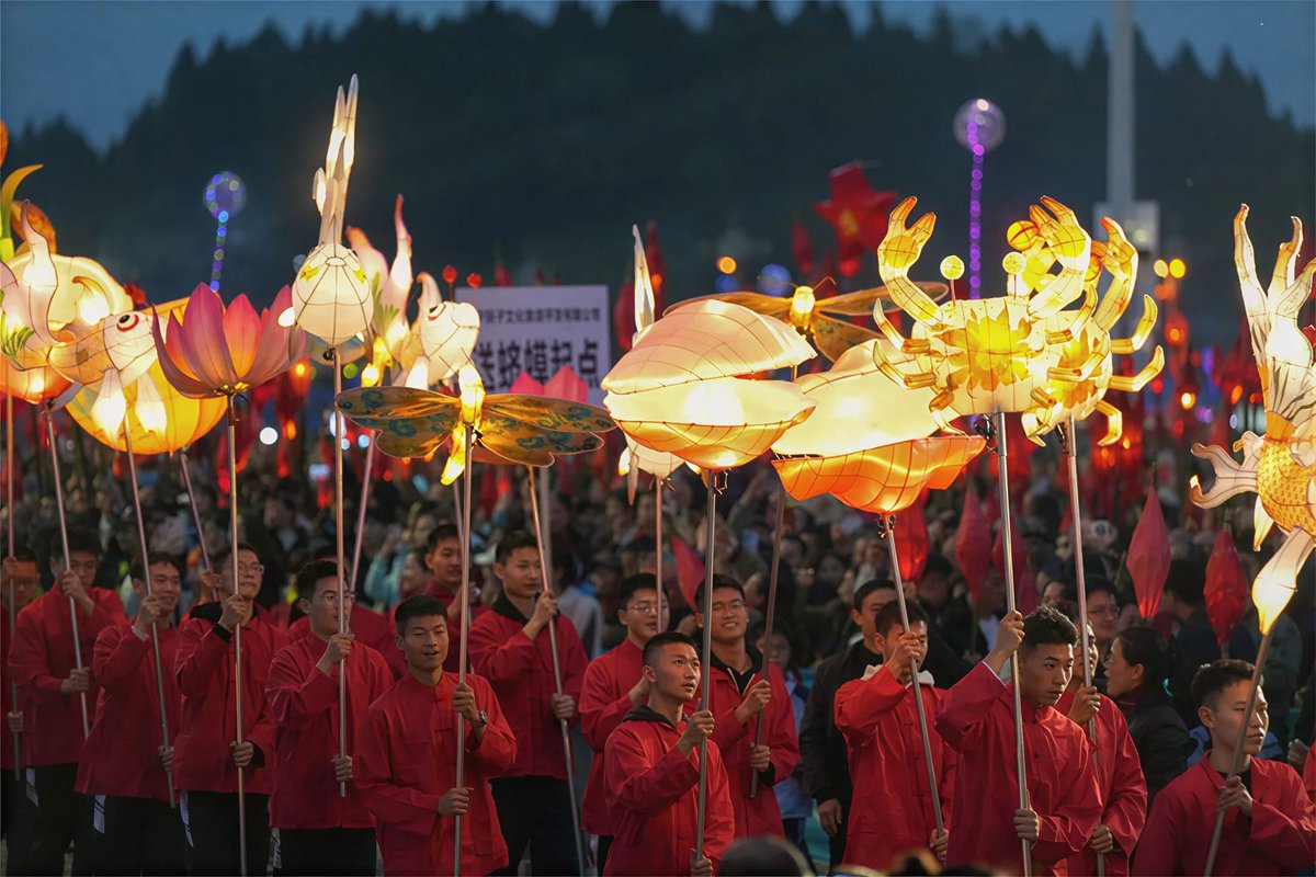 DiscoverSuining's tweet photo. 🏮正月十四送蛴蟆,祈福纳祥万事佳!✨
#SongQima #LanternFestivalEve #Suining #Pengxi #FolkTradition #NewYearWishes https://t.co/GTzdvclssZ