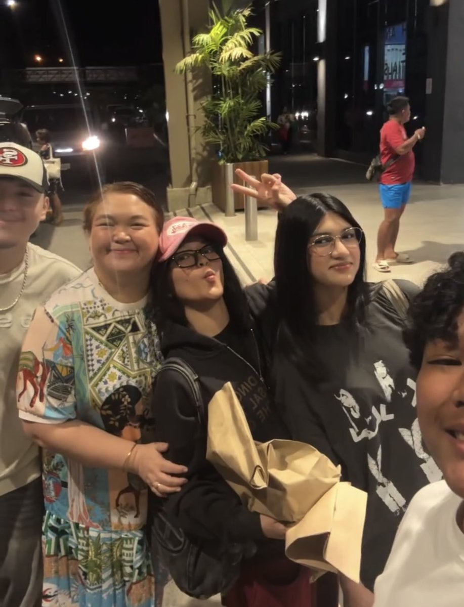 it was a quick trip, most likely for hershey’s bday, but steph was down for the experience.

it’s giving core friends who wouldn’t think twice about going the extra mile (literally) just to hang out with you. for me, that’s a solid. 🤧
