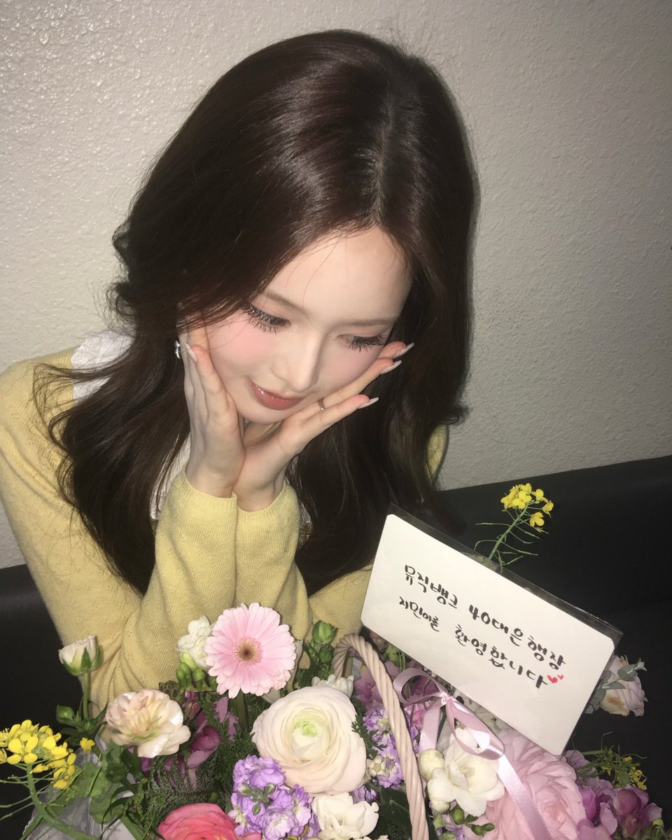 dosickq's tweet photo. 빵행장님 뮤직뱅크 출근사진이 왓다!!!! https://t.co/a1F4NdBvi9