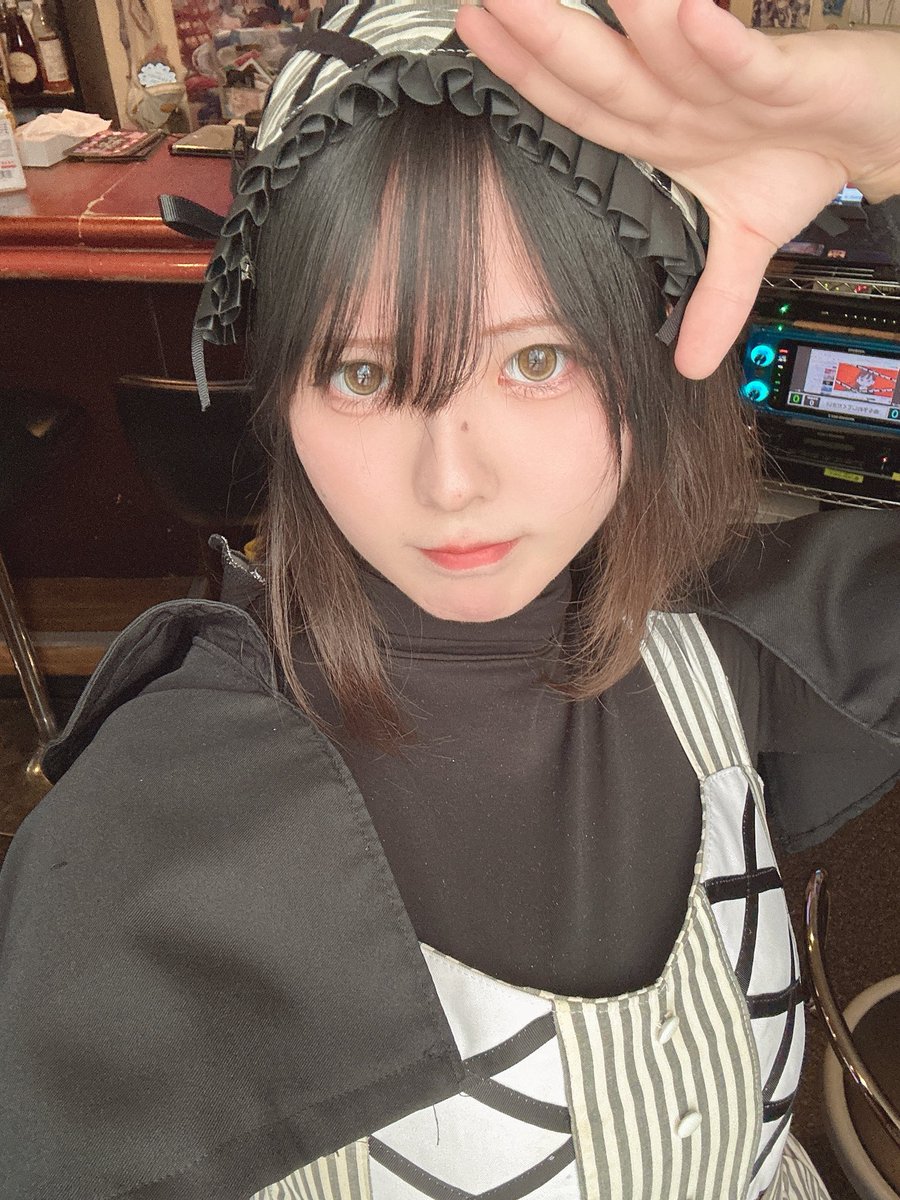 ちゃちゃいるます‼️
どるちゃんと23時までだ〜🥳💓
前髪またのびのびで死ぬ😂