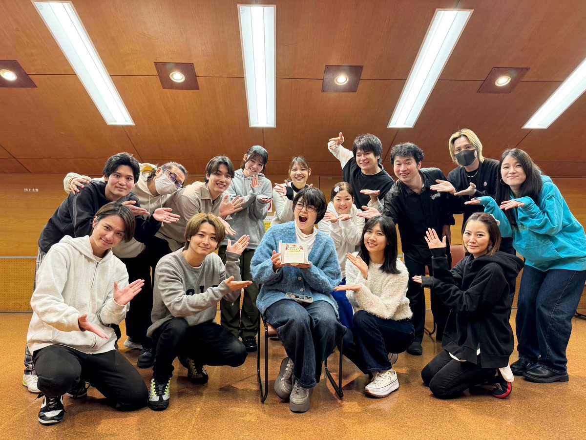 WaVe_S_h's tweet photo. 🌸本日もお稽古🍒

リップルス公演
舞台『不咲息子〜さかずきっず〜』 

鈴宮来菜さんのお誕生日をお祝いしました🎂🎉✨✨
おめでとうございます💓

チケット絶賛発売開始👇✨
https://t.co/RaZVw03Z3Y

ソロチェキ、差し入れサービス受付中👇
https://t.co/HmFalYtoAF

#不咲息子 https://t.co/B3YINvokvp