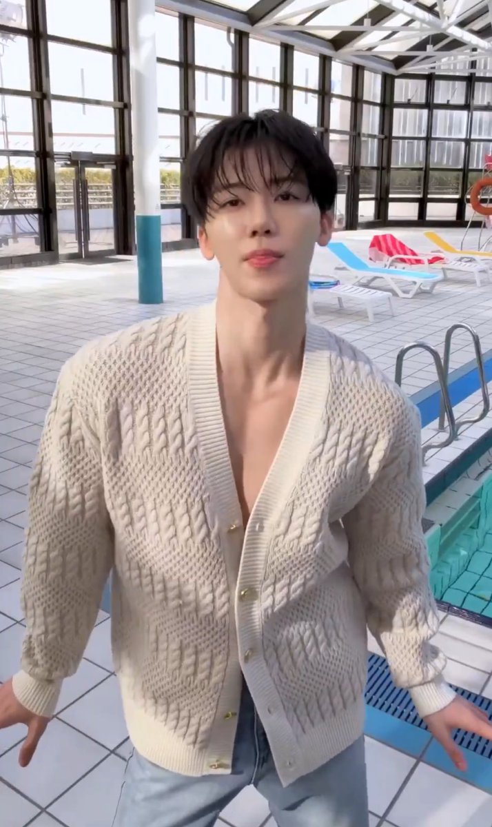 เอาเถอะ คุณแจมินฮีตัวใหญ่มากคุนน้า ㅜㅜ หนุ่มหล่อกล้ามโตที่เป็นหนึ่งเดียวในใจชั้นตลอดไป แล้วตั้งแต่ช่วงคอ ไหล่ อกฮีคือขอคาราวะเลย ผลของการตั้งใจออกกำลังกายที่สุด หุ่นโครตดี หนูยอมแล้วพี่ บิ๊กบอยแห่งชาติของจริง ชั้นรักหนุ่มกล้ามโตเท่าชีวิต <3