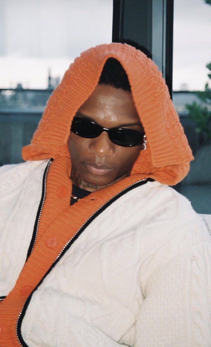 Mayo6Tee's tweet photo. The only reason they are now trying to downplay Nigerian charts and dismiss local success is to distract from the issue of stream farming and the questions surrounding  their non sold out shows.

When Wizkid was building his success organically, he carried a lot of people along. He didn’t just win alone ,he created moments that allowed managers, singers, promoters, and industry insiders to stand on global stages and feel like their dreams were coming true too. He never sidelined them. His wins felt collective. His global run opened doors not just for himself, but for Afrobeats as a movement.

But the moment another artist came in, did a stadium show, and went on an impressive run of big stages, the narrative changed. They hyped it endlessly and rightfully so and Mocked Wizkid with it, but that wave of success mainly benefited him and his immediate team. There was no wider push for the culture, no visible effort to uplift upcoming acts, and no strong effort to spotlight Afrobeats as a whole. It became an individual victory, not a shared one.

The same Wizkid they once tried to undermine turned inward and focused on the love from his home fans. He embraced the local support. That organic connection has remained strong, and interestingly, some of those very local fans have grown into superstars themselves even collaborating with him throughout 2025.

Now, suddenly, local charts “don’t matter.” Nigerian streams “don’t pay.” Artists are being advised to abandon the home front and chase international validation at all costs. The narrative keeps shifting depending on who benefits from it. Just caz they want to force Wizkid back into their stepping ladder.

It’s hard not to notice the pattern.

When international platforms were amplifying Afrobeats and Wizkid promoted it in interviews “Afrobeats to the world,” “There are African kids better than me” everyone applauded. But now that there’s less collective advocacy from their Choice of replacement and fewer shared opportunities, the value of the local scene is being questioned, Because Wizkid and his Fans Love each other.

We see the hypocrisy.
We see the manipulation.
And we see the game.

You can’t discredit local love when it doesn’t favor you, and glorify it when it does. The culture deserves consistency, not convenience