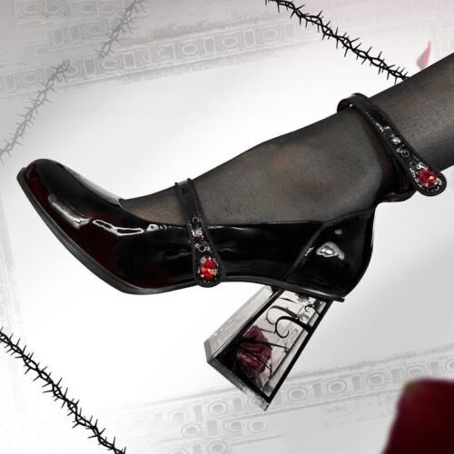 EllieM_95's tweet photo. Gothic rose pumps 😍💖 https://t.co/zZWWe15Tro