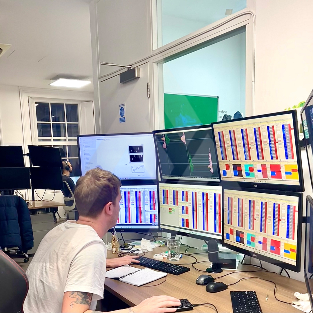AxiaFutures's tweet photo. Trading is a craft refined through repetition.
On our London floor, that refinement happens session after session.
#axiafutures #tradingteam #tradermindset #tradingfloor #tradingcareer https://t.co/BwjSWh6z7G