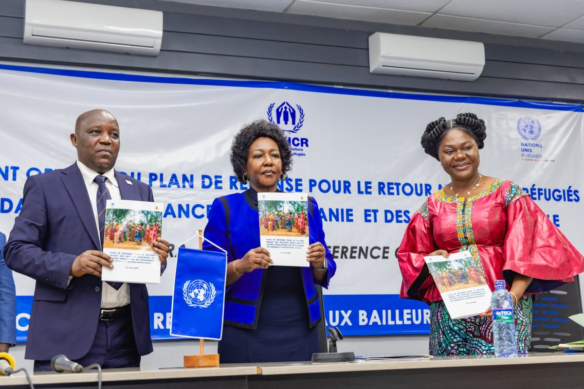 UNHCR_Burundi's tweet photo. Face au retour massif de réfugiés burundais en provenance de🇹🇿, le @MininterInfosBi 🇧🇮a lancé le Plan de réponse national, aux côtés du #HCR @UN_Burundi &amp;un appel urgent pour mobiliser les ressources nécessaires, répondre aux besoins immédiats &amp;garantir une réintégration durable. https://t.co/oBzVlAsLaG