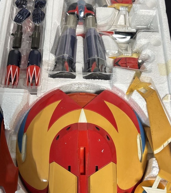 最初の超合金魂のグレンダイザー（GX-04）のスペイザーは白いプラ部分