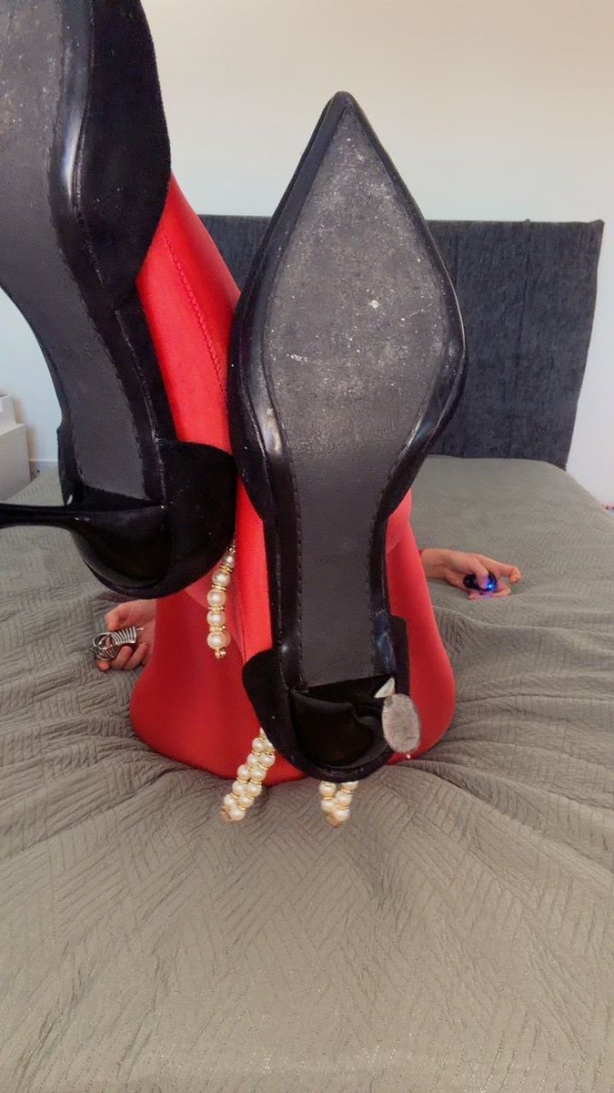 Dominatrix Michelle tweet media