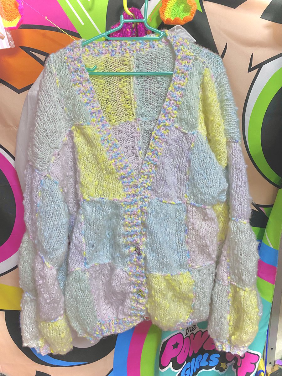 春のもっこりカーディガン編みました❗️❗️❗️

🍎フルーツガーデン約20玉
⭕️ピンポンマム約6玉

めっちゃ使った！🌈🙋‍♀️💖💓🫵🤢