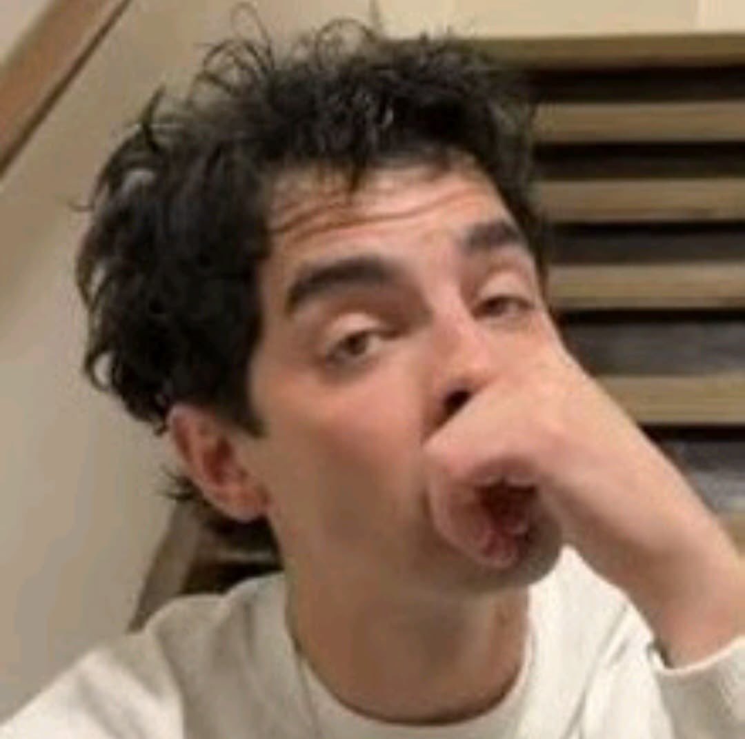 Yo lo que quiero es irme pa casa a dormir pero este día todavía no se acaba