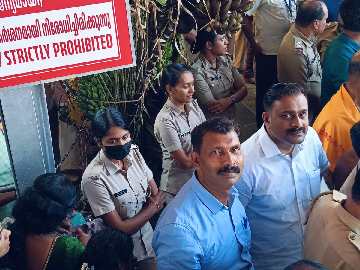 NusoorS's tweet photo. പൊങ്കാലയടുപ്പിൽ തീനാളം പകരുന്നതിന് മിനിറ്റുകൾക്ക് മുൻപ്....
#attukalponkala #attukalamma #ആറ്റുകാലമ്മ #ആറ്റുകാൽ #ആറ്റുകാൽപൊങ്കാല https://t.co/Y8FUlDyj6l