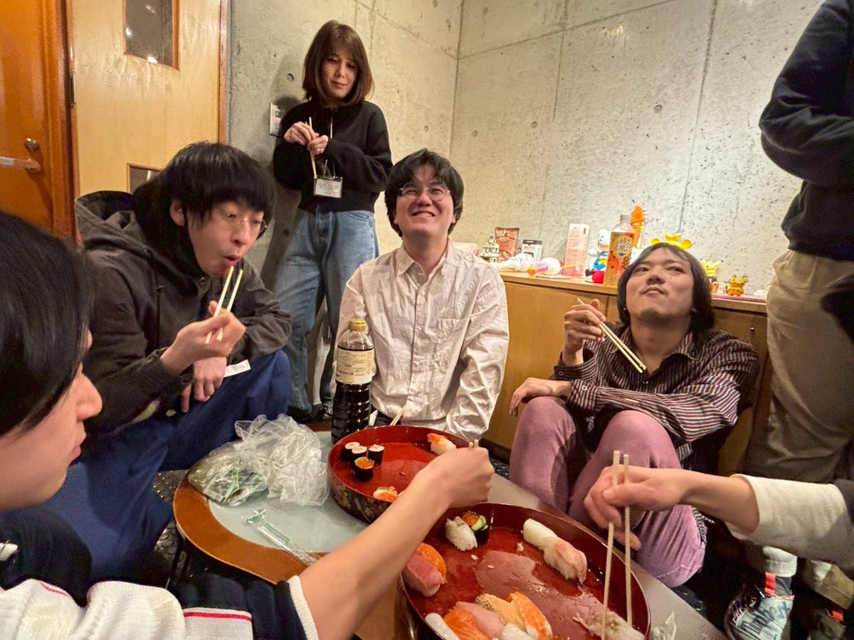 boa_cho's tweet photo. 『屋上庭園1』
楽を捨て挑み続けられて本当によかった！
岸田が顔を出したと思えば、伊藤さんで、と思えば國士だったみたいな半々絶妙バランスの感覚が大好きです。全力の向こう側に行って、三輪をグッと理解できたあの瞬間は一生の宝物になる気がします。直木さんに笑い疲れて幸せでした笑　#伊藤企画 https://t.co/VtIfYc7HjV