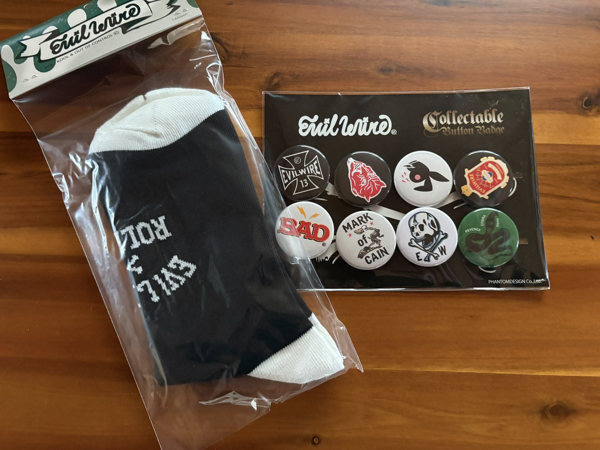 17rJ6xnQBPQNFlx's tweet image. ブラッククロスと黒白靴下！
バッジいい！✨🍀
#evilwire