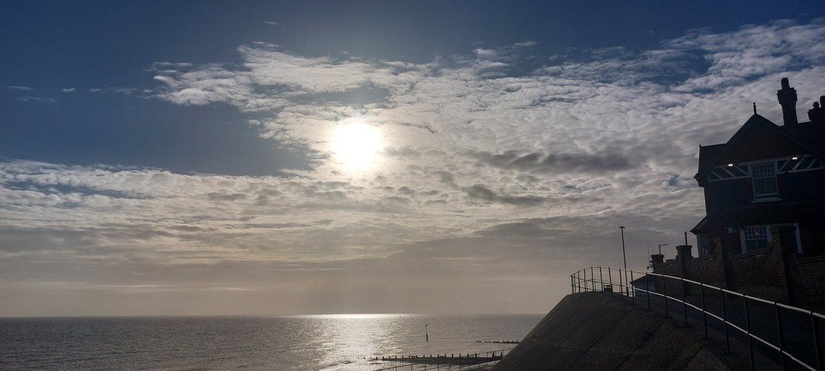 DR SIMON LEE tweet media