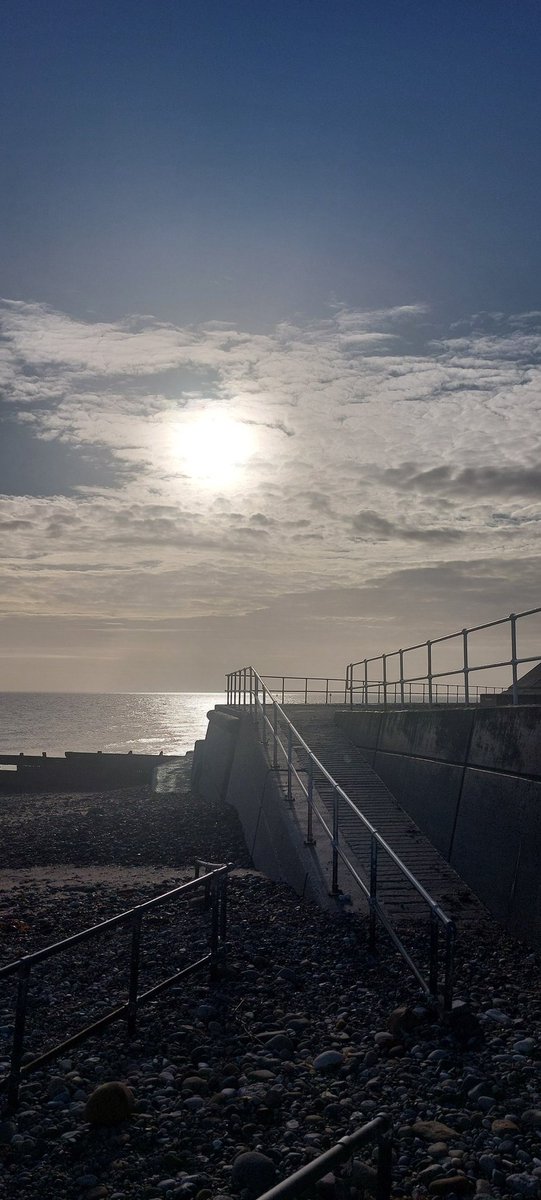 DR SIMON LEE tweet media