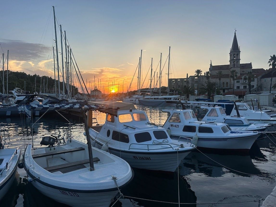 YachtSailTrain's tweet image. If you’re going to learn to sail — do it properly.

RYA Sailing Courses in Croatia 🇭🇷
Small groups. Real miles. Professional instruction.

Day Skipper | Competent Crew | Powerboat Level 2

Book now 👉 YachtSailTraining.com
#RYASailing #SailingCroatia #LearnToSail