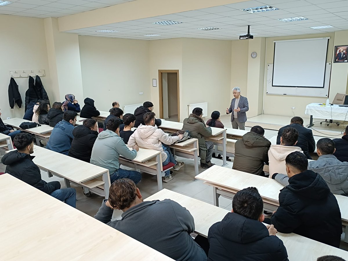 yahyalimyokayu's tweet photo. Meslek Yüksekokulu Müdürümüz Doç. Dr. Mustafa SALEP başkanlığında, akademik ve idari personelimizin, Kalite Elçimizin, öğrenci temsilcimizin ve öğrencilerimizin katılımı ile idari toplantılar gerçekleştirildi.
,@kayseriedu https://t.co/u0m1DRNcWY