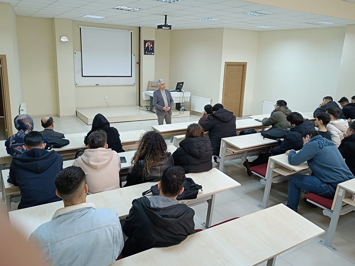 yahyalimyokayu's tweet photo. Meslek Yüksekokulu Müdürümüz Doç. Dr. Mustafa SALEP başkanlığında, akademik ve idari personelimizin, Kalite Elçimizin, öğrenci temsilcimizin ve öğrencilerimizin katılımı ile idari toplantılar gerçekleştirildi.
,@kayseriedu https://t.co/u0m1DRNcWY