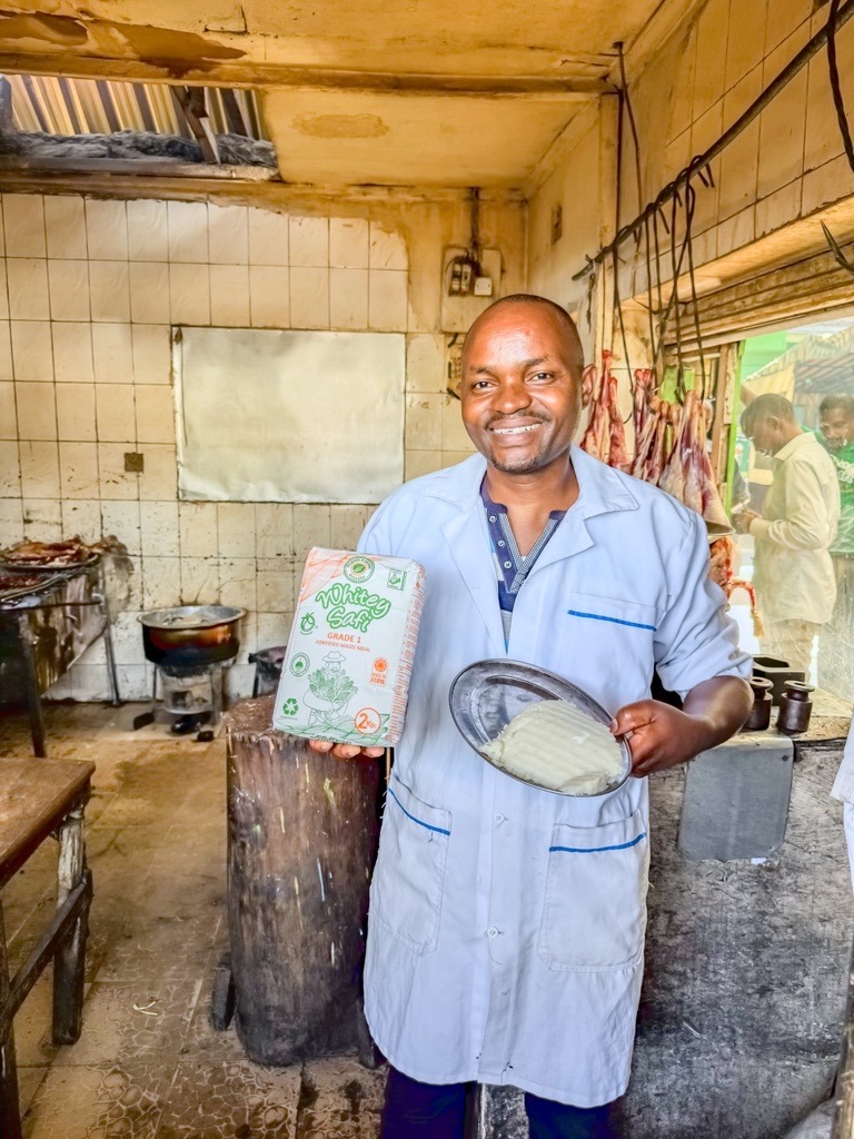 SankuAfrica's tweet photo. FOLLOW THE FLOUR: EMBUIT BAR &amp; RESTAURANT, NAIROBI

#Nairobi runs on hustle. By night, ugali anchors every table. At Embuit Bar in Ruaraka, up to 7 kg of maize meal is served daily. It is fortified through a Sanku-partner mill, turning a neighborhood staple into a nutrition hub. https://t.co/r8Nf7hm43R