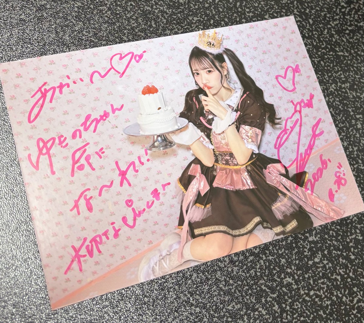 luce_01ay's tweet photo. りーちゃんに頂いたゆきのちゃんブロマイドにもサインをもらいました🥹✨
｢大切なぴんくまん｣って嬉しいね...🥲︎💕︎
ゆきのちゃん命だよ........ https://t.co/AEgV5pHvsK