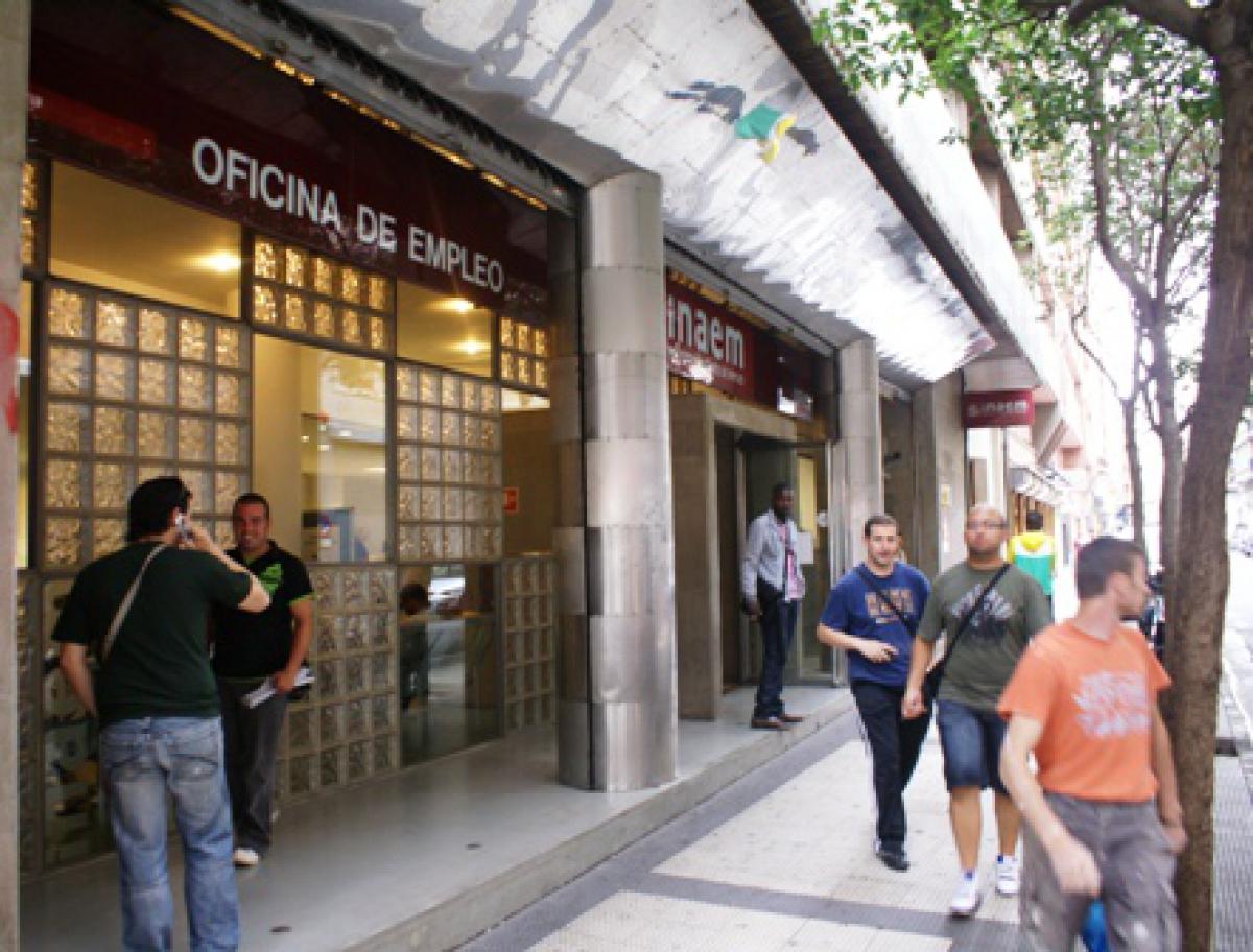 El empleo gana estabilidad 📈, pero la inflación  y la vivienda siguen asfixiando a muchas familias.

CCOO Aragón reclama más salarios , menos jornada y un reparto justo de la riqueza.

Lee la noticia completa 👉 goo.su/CQ6jQ