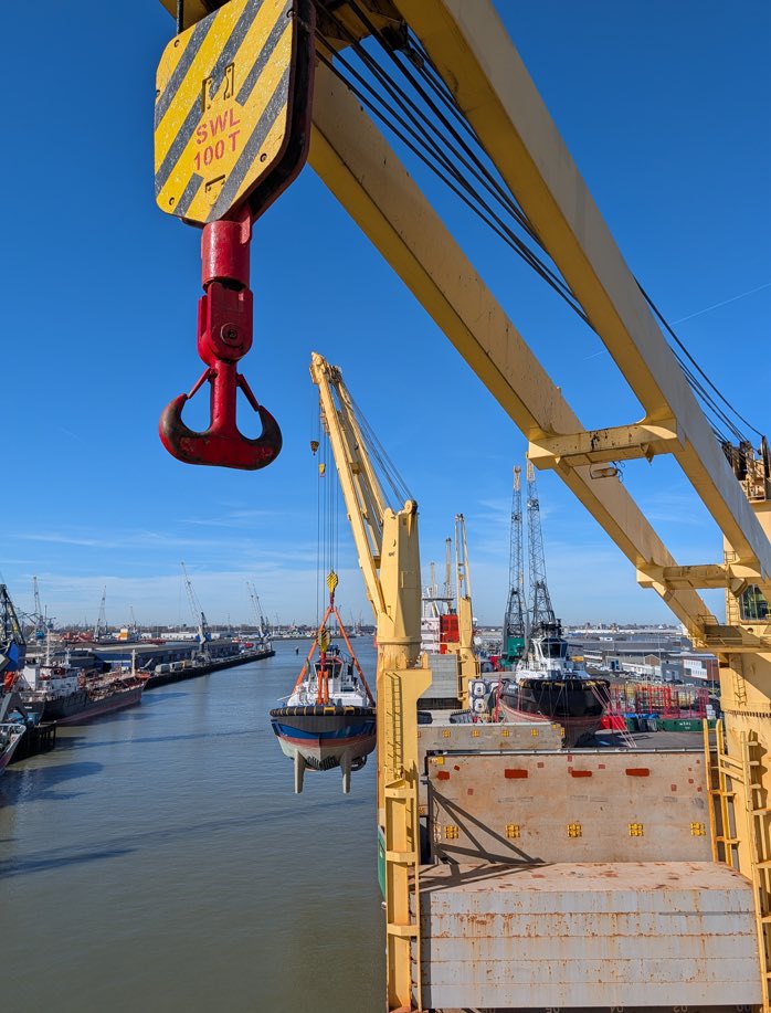 AAL Shipping tweet media