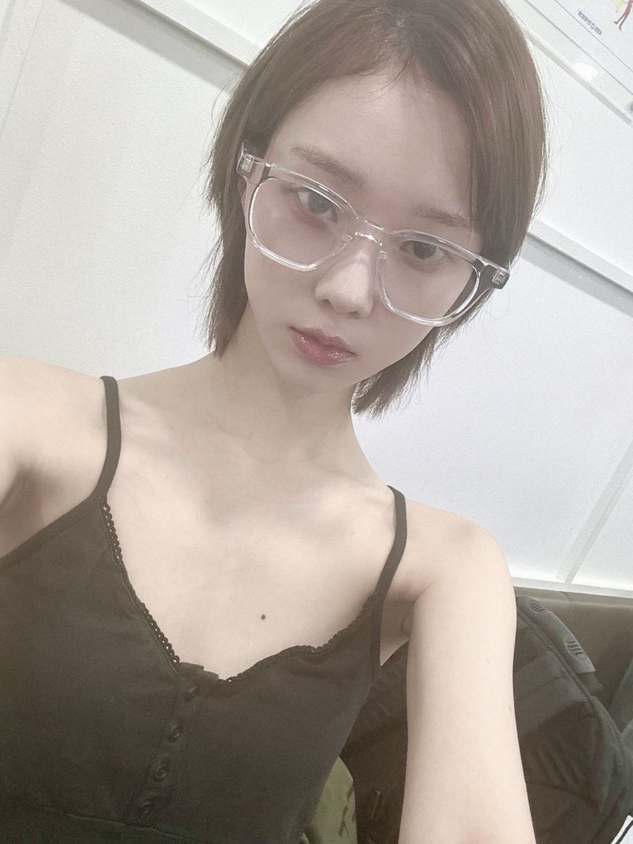 (table) 념! 🍋 #LEMONADE tweet media