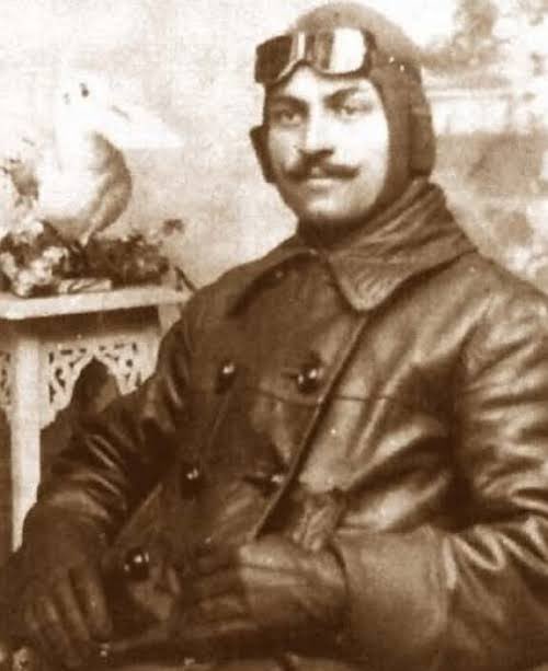 Beşiktaş’ın kurucularından ve ilk hava şehidimiz Fethi Bey’in ismi, Gazi Mustafa Kemal ATATÜRK tarafından yaşatılmış; Yunan kökenli eski adı değiştirilerek  turizm cennetine “Fethiye” adı verilmiştir.

FETHİYENİN ARDINDAKİ BEŞİKTAŞLI

Hafta başında Jolly Tur Yönetim kurulu