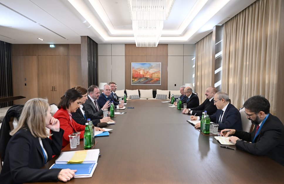 EsAzvision's tweet photo. El Presidente Ilham Aliyev recibe al Comisario Europeo de Energía y Vivienda  
https://t.co/6pZs3WD4wg https://t.co/PsIkNtR3S9