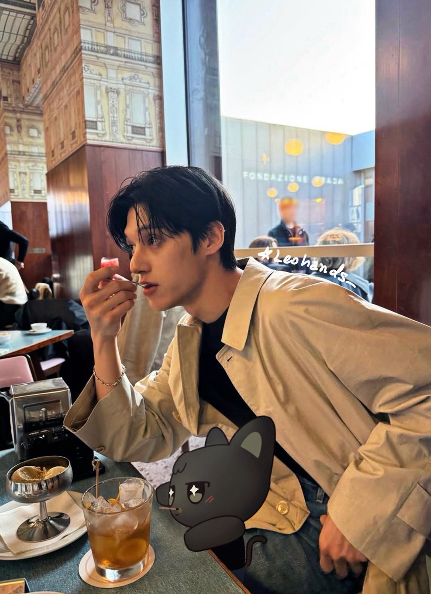 Leohands_'s tweet photo. With appa in Milan 🐈‍⬛ https://t.co/hb886RPikk