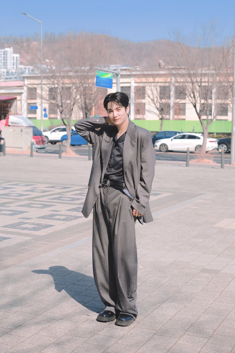 Hz__0403's tweet photo. #DIGNITY #디그니티 #HYEONGJIN #형진 #지니 https://t.co/BPimXSuPOl