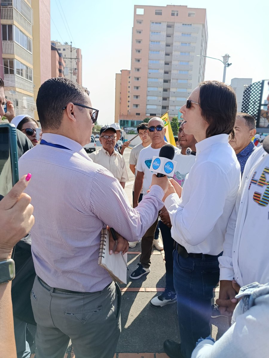 Los jóvenes de <a href="/LaCausaRVe/">La Causa Я</a>  invitan a la sociedad de Lara a un encuentro con nuestro líder fundamental <a href="/AndresVelasqz/">Andrés Velásquez</a>  el próximo sábado 07/03 a las 9am en la Cancha deportiva del obelisco.<a href="/VenteVenezuela/">Vente Venezuela</a> con su liderazgo nacional también estará presente..Todos cn <a href="/MariaCorinaYA/">María Corina Machado</a>