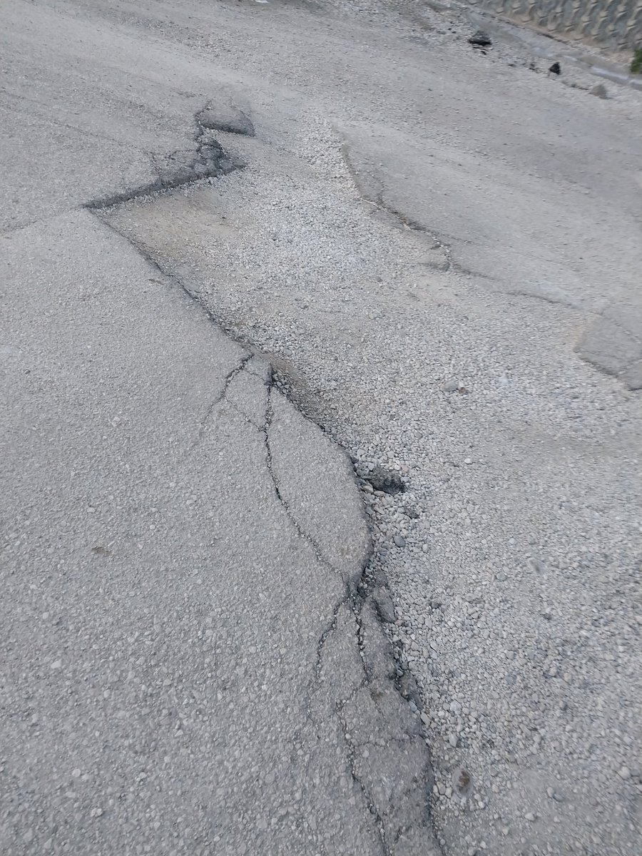 hakanngeyikk's tweet photo. @Adana_Bld 40 50cm derinliğinde artık çukur denmez buna. 6 ay önce kazılıp bırakıldı. Etrafında okullar var geçen gün bisikletten düşüp burnu kırıldı öğrencinin
Adres Seyhan Barış mahalesi 50059 sokak   50060 sokak daki yerlere ne zaman asfalt dökeceksiniz?
Adanada hiç mi gezmiyorsunuz ? https://t.co/FPWX9NylsS