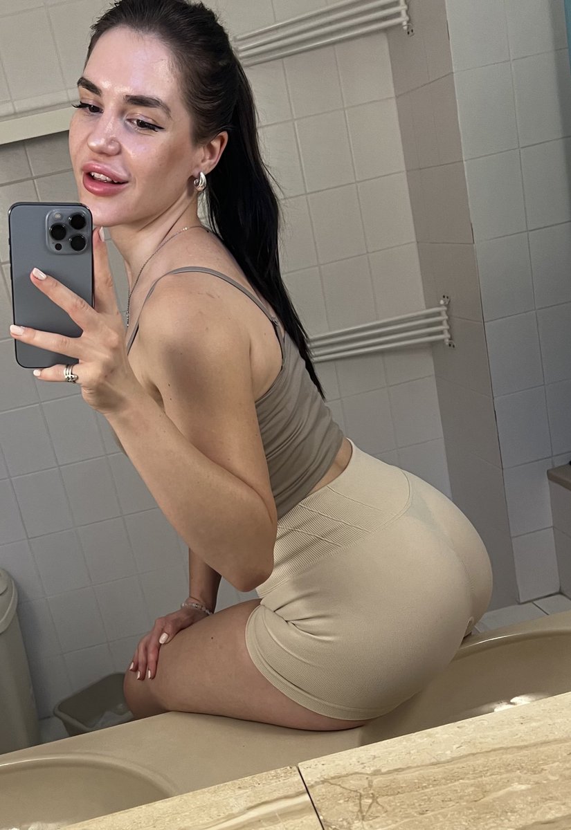 lisakisss888's tweet photo. Hello guys😘

Check my online nude show in the link😉😍

https://t.co/52Dkxi8GJS

#nude #teen #webcamgirl #feet #soles #sexy #adultcontent #mirrorselfie #studentgirl #tits

🔞🔞🔞😛 https://t.co/VWehQAHUIM