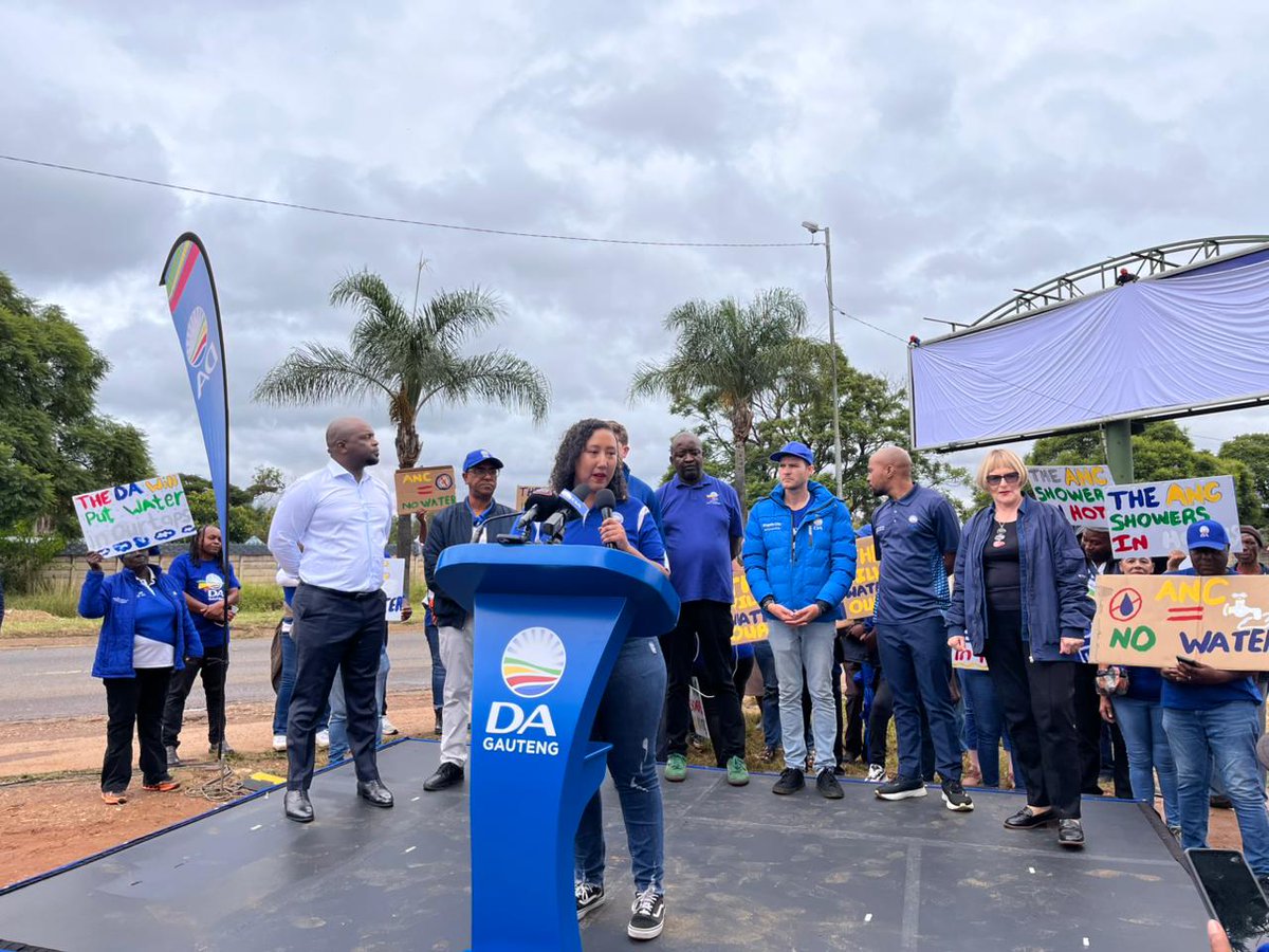 Our_DA's tweet photo. 🔴 [LIVE NOW] Watch as the DA tackles Gauteng's water crisis, unveiling a solid action step to enforce accountability and help #FixDryTaps for residents battling growing water shortages.

Broadcast links:

YouTube: https://t.co/UBfOd91yW7

Facebook: https://t.co/KgmOT8yKLg