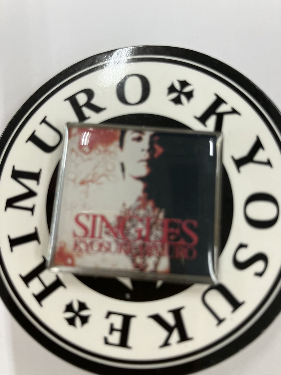 s_himurock's tweet photo. こんなピンバッジのガチャポン見つけたらやってしまうよ。 https://t.co/zMKDDY9j3e