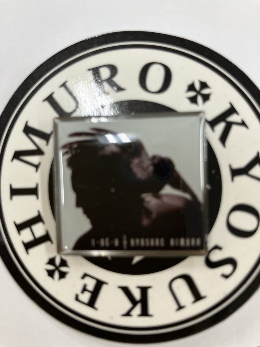s_himurock's tweet photo. こんなピンバッジのガチャポン見つけたらやってしまうよ。 https://t.co/zMKDDY9j3e