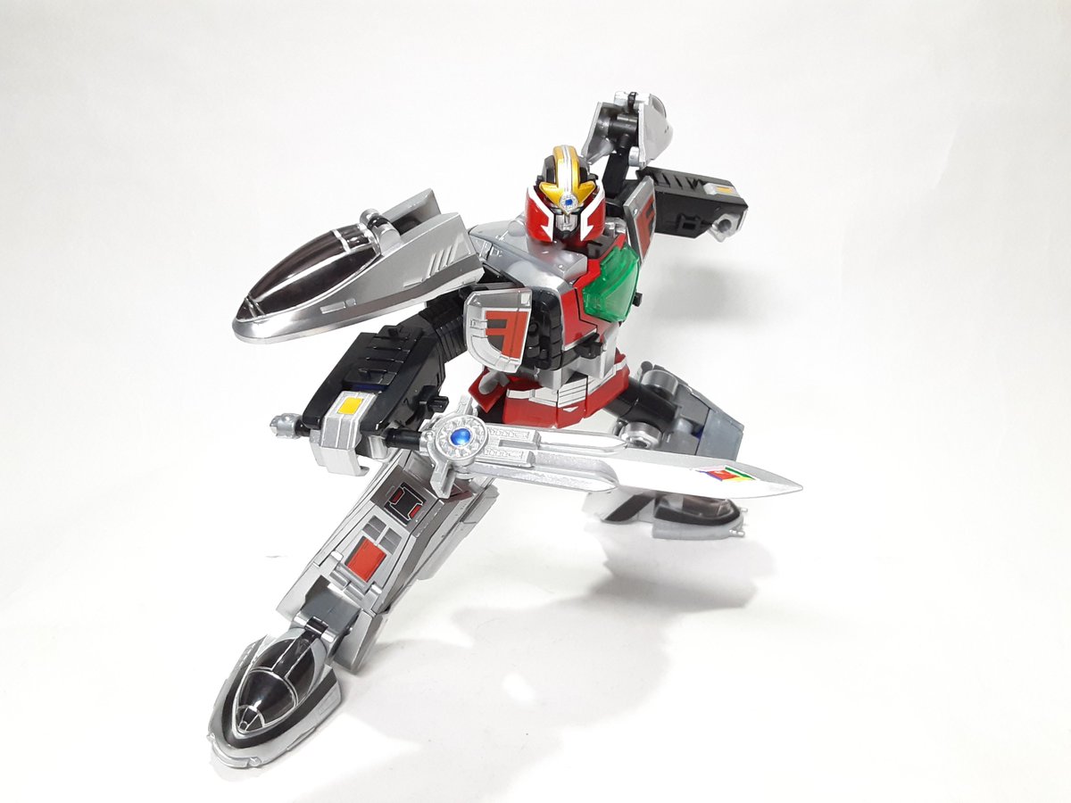 houjou_mikado's tweet image. SMP タイムロボ完成！グレーパーツをギラッギラに仕上げました！

『5機のジェットが3モード変形！』とありプレイバリューが非常に高いです

2体並べて飾りたかったので非常に満足してます！
#SMP