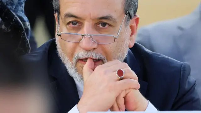 Sam1Kia's tweet photo. کصخل تقیه بلد نبود. جلسه اول گفت ١١ تا بمب اتم میتونم بسازیم. اونام گفتن دمت گرم که گفتی. 🤭 https://t.co/dzSWUClTRj