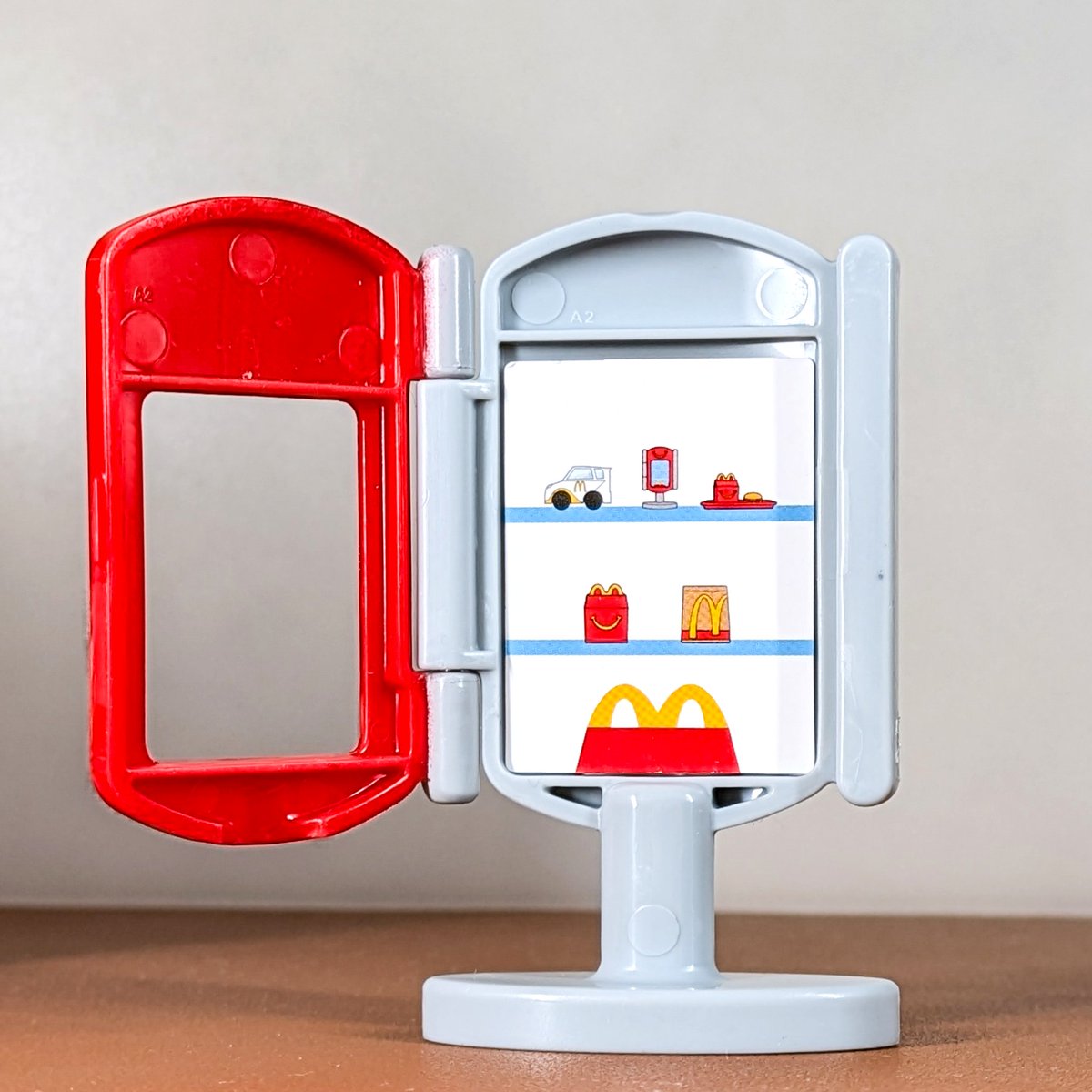 今日もマクドナルドを食べました。 今日はハッピーセットのおもちゃ