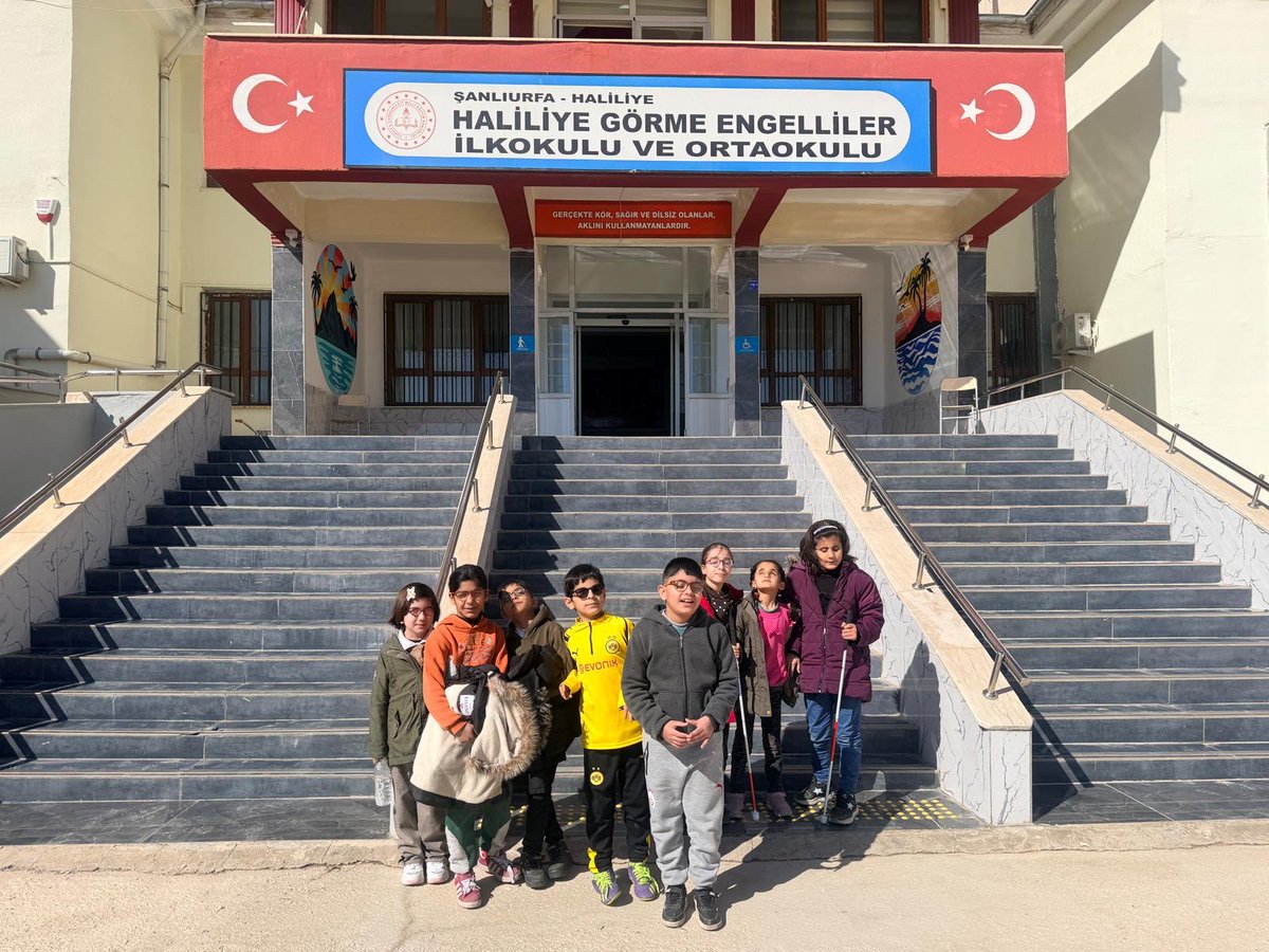 SanlGorme's tweet photo. Hipodrom, görme engelli çocuklar için sesleri ve duyguları keşfettikleri özel bir alandır. Atların nal sesleri ve onlarla kurulan temas, özgüven ve mutluluk kazandırır. 🐎@hasansildak 
@sanliurfammem63 
@haliliyegovtr 
@HaliliyeMem 
@sanliurfammem63 https://t.co/Qp66n2Xenb
