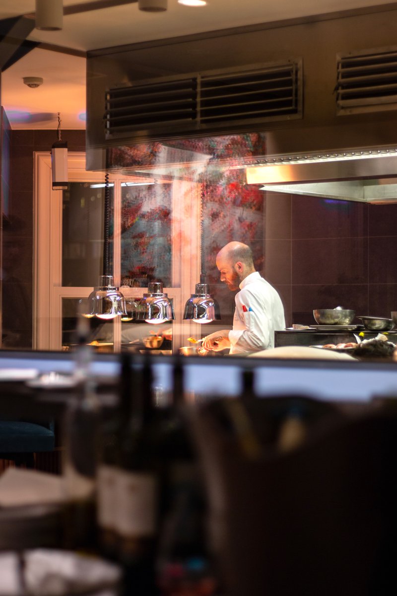 foodphotoTR's tweet image. Lezzet, atmosferle tamamlanır.
Doğru kare, o hissi görünür kılar. 💙

#chef 
#restaurantphotography
#meralyilmazphotography