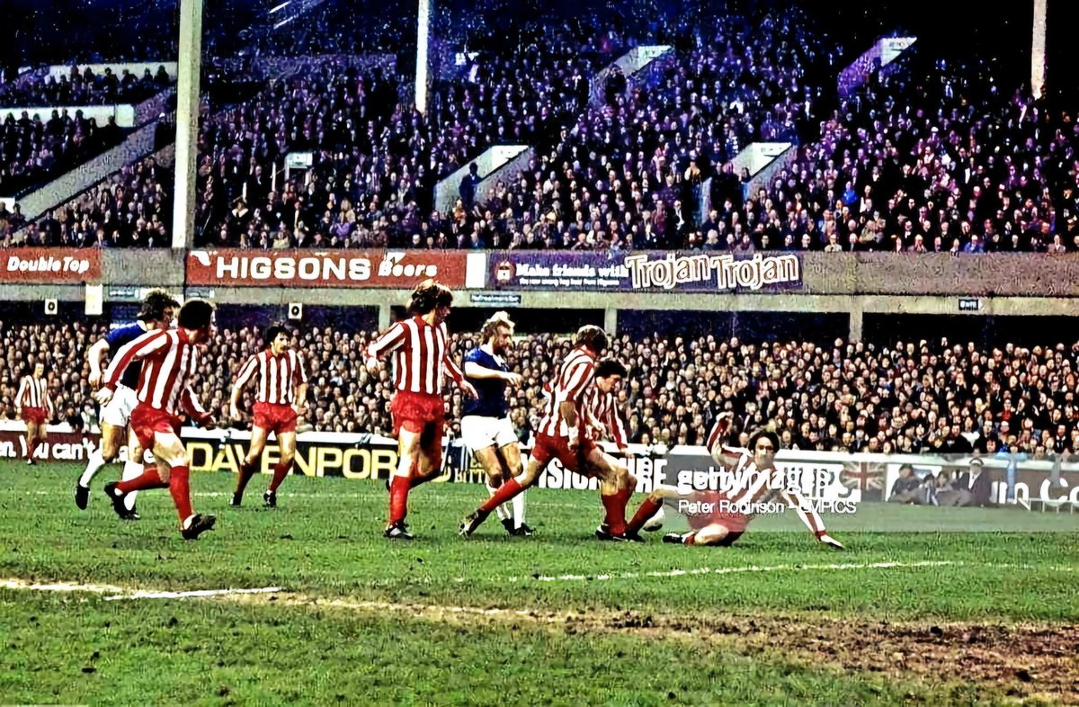 Inter_Alty1977's tweet photo. ⚽️📸OLD ALTY PHOTOS📸⚽️ 

1975 FA Cup - Everton v Alty... https://t.co/Q7d70YV7mv